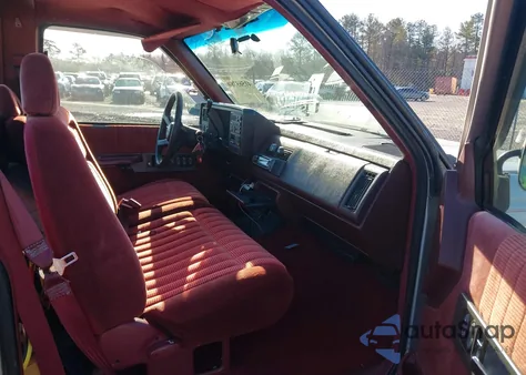 1993 GMC Sierra C1500 z USA, uszkodzony, nr VIN 1GTDC14K9PZ527681